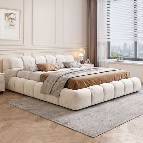 #Sabadou com a nossa deslumbrante Cama Estofada gommos, perfeita e moderna para trazer conforto e elegância ao seu quarto 😍 Ela é produzida no tecido de sua escolha! Peça seu orçamento clicando no link da bio ou via direct. Luxury Bed Designs Modern, Low Height Bed, Leather King Bed, Ideas Dormitorio, Letto King Size, Platform Bed Designs, Headboard Shapes, Holiday Bedroom, Beige Sectional