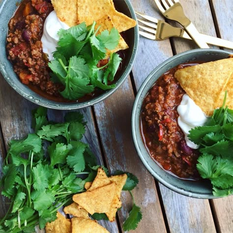 Den bedste chili con carne – Mexicansk gryderet | Mummum.dk Chilli Con Carne Recipe, Chili Con Carne Recipe, Food Crush, Food Drink Photography, Yummy Eats, Baked Beans, Treat Recipe, Dinner Time, Nachos