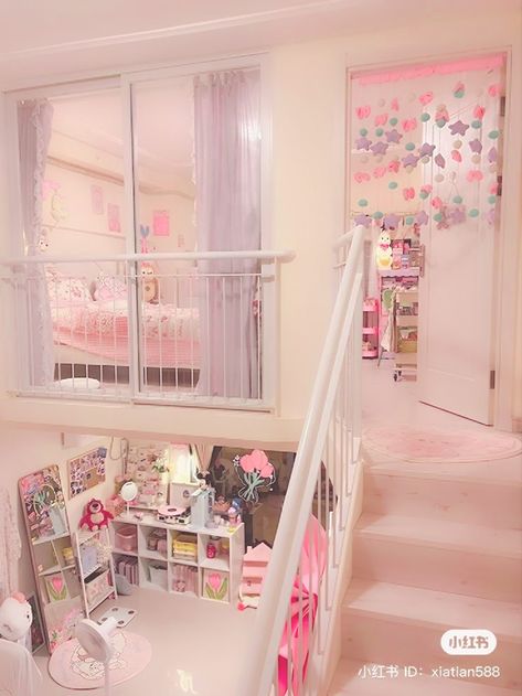 Kawaii Small Room Ideas, Kawaii Rooms With Loft Bed, Kawaii Tiny House, Kawaii Loft Bedroom, Cute Loft Bedroom, Little Spaces Room, Loft Bedroom Aesthetic, Little Spaces Ideas, Kawaii House