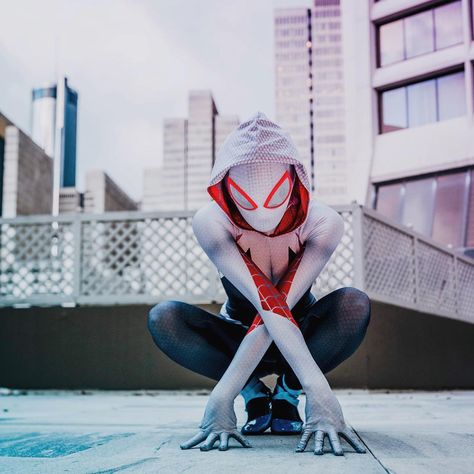 Swinging through the city to save the day (Wrong city, though..) 🕷 another from the amazing set by @paoimages images!! I’m still growing… Gwen Stacy Ballet, Sleeves Ideas, Gwen Stacy, Marvel Actors, Spider Gwen, Spider Woman, Marvel Fan, Save The Day, Marvel Art