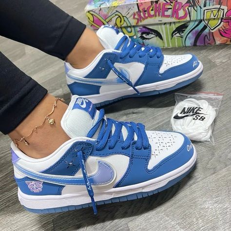 Nike Shoes Women Fashion, Nike Shoes Air Force, Trendy Shoes Sneakers, Pretty Shoes Sneakers, Jordan Shoes Retro, All Nike Shoes, Shoes Outfit Fashion, Shoes World, Walk In My Shoes