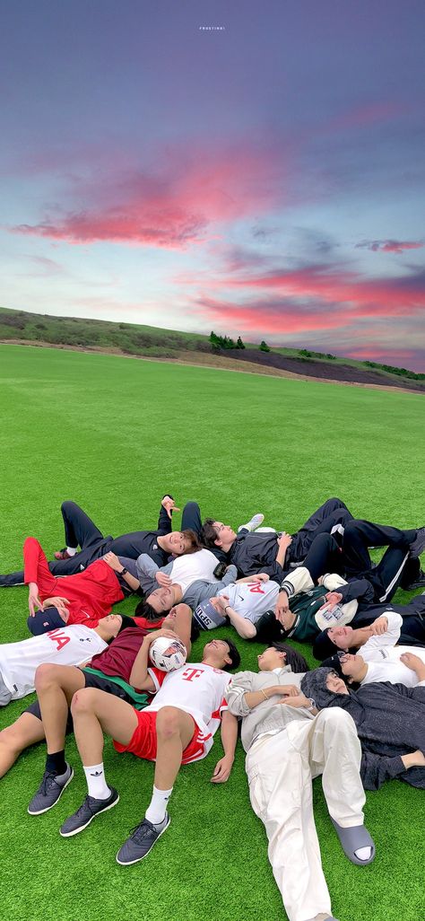 X Svt Group Photo, Ipad Wallpaper Hd, Seventeen Group Photo, Seventeen Wallpaper Kpop, Aesthetic Names For Instagram, Seventeen Song, Pledis Seventeen, Seventeen Going Seventeen, Facing The Sun