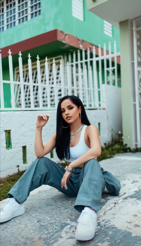 Casual Festival Outfit, Becky G Style, Becky G Outfits, Famous Outfits, 90s Hip Hop Fashion, G Photos, Foto Casual, Becky G, Free Music