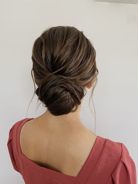 Dark Brown Hair Updo, Brunette Bridal Hair, Medium Length Brown Hair, Chignon Updo, Updo Bun, Bridesmaid Updo, Bear Wedding, Low Bun Hairstyles, Short Hair Bun