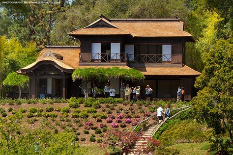 Japanese Ranch House, Japanese Mansion, Japanese Shrines, Stacked Porches, Japan Beach, Japanese Home Design, Traditional Japanese Architecture, Japanese Shrine, Certificate Of Deposit