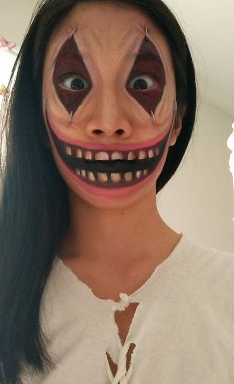 Scary Teeth Makeup, Scary Smile Makeup, Creepy Smile Makeup, Sfx Airbrush Makeup, Scary Face Paint Ideas, Burn Makeup Halloween, Horror Face Painting, Horror Face Paint, Scary Halloween Face Paint