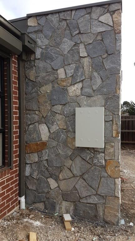 Natural Stone Cladding - Add Richness with Natural Stone Veneer Natural Stone Cladding Exterior, Interior Stone Cladding, Stone Wall Cladding Texture, Outdoor Feature Wall, Wall Cladding Texture, Stone Wall Ideas, Stone Elevation, Stone Cladding Tiles, Stone Cladding Exterior