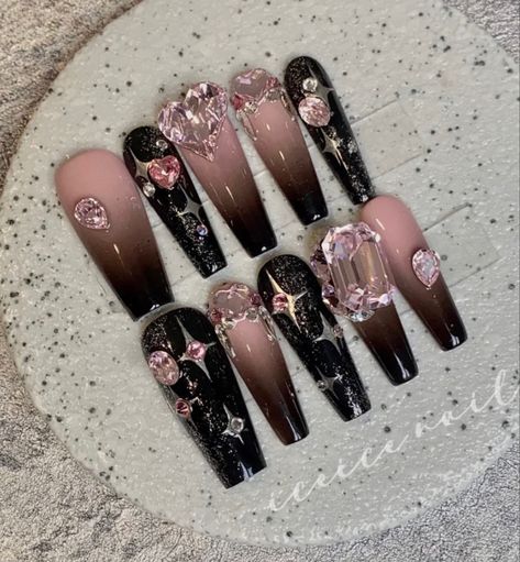 Black Pink Inspired Nails, Blackpink Nails Ideas, Nail Art Blackpink, Blackpink Nail Art, Blackpink Nails Designs, Black Pink Nails Designs Kpop, Black Pink Nails Kpop, Blackpink Inspired Nails, Blackpink Inspired Nail Art