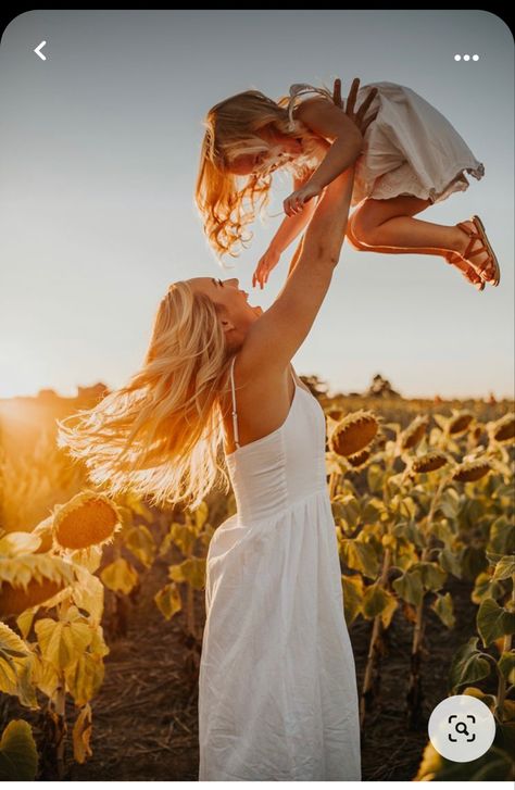 Photoshoot Sunflower, Mom Daughter Photography, Sunflower Field Photography, Sunflower Field Pictures, Sunflower Photoshoot, Mommy Daughter Photoshoot, Mommy Daughter Pictures, Mother Daughter Pictures, Mother Daughter Photoshoot