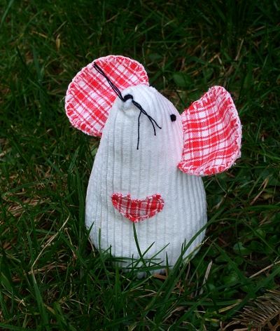 mr. mouse (too cute to be a pincushion) Craft Party Ideas, Felt Pincushions, Christmas Fair Ideas, Mouse Crafts, Pin Cushions Patterns, Sock Doll, Sock Dolls, Sock Toys, Sock Crafts