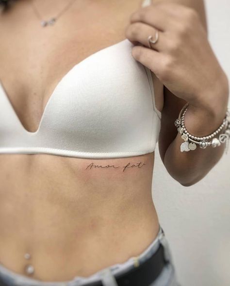 "Amor fati" lettering tattoo located on the rib. Amore Fati Tattoo, Alibata Tattoo, Amor Fati Tattoo, Amor Tattoo, Rib Tattoos For Women, Small Quote Tattoos, Lettering Tattoo, Latest Tattoos, Leg Sleeve Tattoo