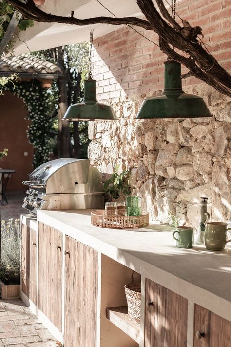 It’s worth saying again and again: materials matter. Brick, stone, rustic wood, microcement, vintage enamel. Every decision impacts the next. It’s a beautiful puzzle.  Design: @espanyolet Kitchen: @santoscocinas Photo: @lifestyle_mallorca Barbacoa Exterior, Microcement Walls, Rustic Outdoor Kitchens, Antique Pendant Light, Exterior Kitchen, Built In Sofa, Wooden Countertops, Inspiring Interiors, Interior Textiles