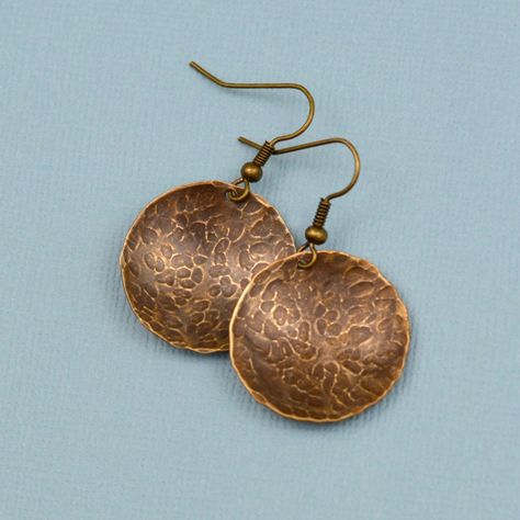 Brass Jewelry Diy, Hammered Metal Jewelry, Hammered Jewelry, Silver Jewelry Diy, Diy Jewelry Earrings, Metal Stamped Jewelry, Jewelry Making Earrings, Basic Jewelry, Hammered Brass