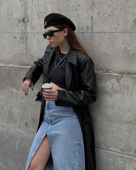 Kangol Beret Outfit, Black Beret Outfit, Flat Cap Outfit, Hk Outfit, Kangol Caps, Cap Outfit, Black Leather Coat, Street Style Chic, Topshop Outfit