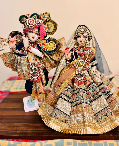 Radha Krishna Poshak Design, Radha Krishna Dress Design, Krishan Pics, Radha Krishna Shringar, Matarani Dress, Radha Krishna Dress, Kanha Ji Dress, Radha Mohan, Krishna Dress