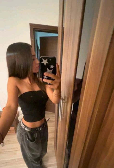 Mirror Fit Pics, Outfit Mirror Pics, Pose Ideas Mirror, Selfie Poses Mirror, Mirror Selfie Outfit, Latina Outfits, Foto Tips, Aesthetic Fits, Foto Ideas Instagram