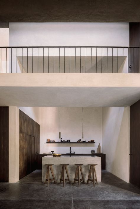 Casa Aviv by CO-LAB embraces its jungle setting in Tulum Tulum Bathroom, Black Terrazzo Floor, Tulum Villa, Villa Kitchen, Casa Cook, Terrazzo Floors, Cement Walls, Interior Minimalista, Upstairs Bedroom