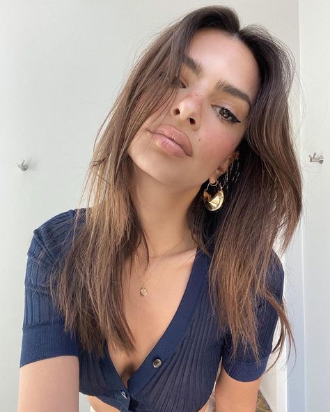 Emily Ratajkowski on Instagram: “Hi 🤍” Emrata Instagram, Emily Ratajkowski Style, Celebrity Haircuts, New Hair Trends, Celebrity Makeup Looks, Extreme Hair, French Beauty, Emily Ratajkowski, Hair Envy