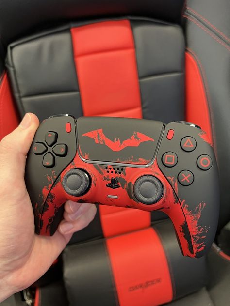 Ps5 Setup, Ps4 Controller Custom, Custom Batman, Playstation Logo, Robin Cosplay, Video Game Room Design, Controller Design, Xbox Console, Moto Cross