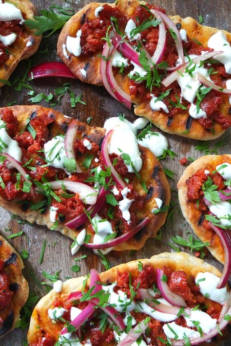 Chorizo Starter Recipes, Chorizo Lunch Recipes, Chorizo Recipe, Chorizo Flatbread, Chorizo Pizza Ideas, Chorizo Crostini, Spanish Chorizo, Vegetarian Chorizo, Halloumi And Chorizo Recipes