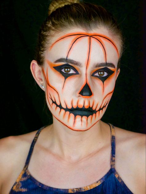 Giving a spooky twist to pumpkin halloween makeup 🎃 Pumpkin Skeleton Makeup, Pumpkin Facepainting Ideas, Easy Pumpkin Face Paint, Pumpkin Face Makeup Halloween, Pumpkin Skull Makeup, Easy Pumpkin Makeup Halloween, Cute Pumpkin Makeup, Face Paint Pumpkin, Jackolantern Makeup