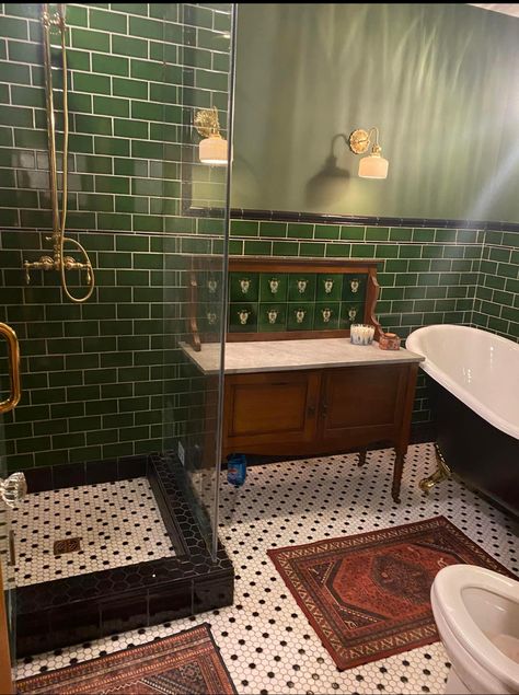 1920 Bathroom 1920s Style, Earthy House, Victorian Bathroom Accessories, Edwardian Bathroom, Bathroom Tiling, Doomsday Bunker, Yellow Bathroom, 1920s House, Victorian Bathroom