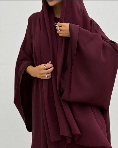 Maroon Abaya, Aesthetic Abaya, Arab Clothing, Abaya Fashion Dubai, Abaya Outfit, Dubai Abaya, Hijab Style Tutorial, Modesty Outfits, Mode Abaya