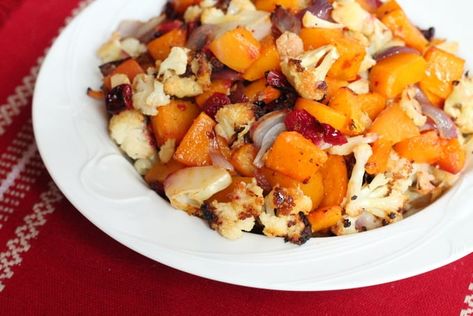 Spicy Sweet Roasted Butternut Squash and Cauliflower Butternut Squash And Cauliflower, Butternut Squash Cauliflower, Squash Butternut, Vegetable Side Dish, Cauliflower Recipe, Vegetable Side Dishes Recipes, Garlic Oil, Vegetable Side, Easy Homemade Recipes