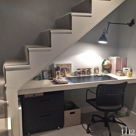 Office Under The Stairs, Staircase Bookshelves, Bathroom Paint Design, Desk Under Stairs, Office Under Stairs, Rec Room Basement, Stairs Office, Under Stairs Nook, Room Under Stairs