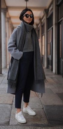 Winter Outfits Ideas, Minimalist Moda, Hijab Inspiration, New York Outfits, Look Adidas, Gray Coat, Skandinavian Fashion, Winter Fashion Outfits Casual, Winter Styles