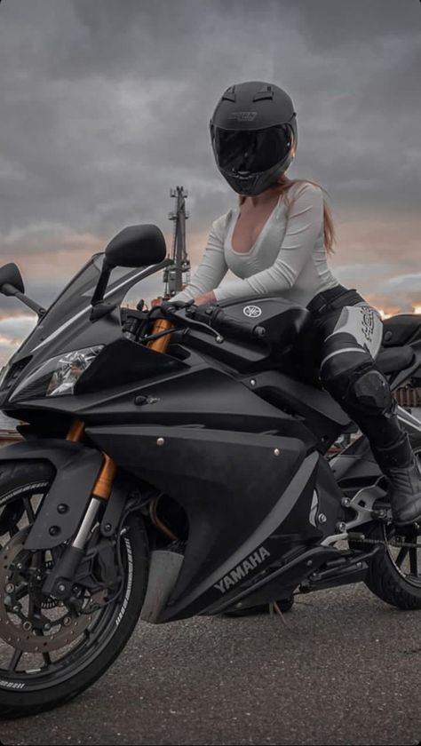 Biker walpaper ride rider bike bikes motorcu motorsiklet kız aşk motor Sport Bike Wallpaper, Girl Riding Bike, Girl Biker, Bike Wallpaper, Girl Sport, Motorcycle Men, Riding Bike, Sport Bike, Bike Pic