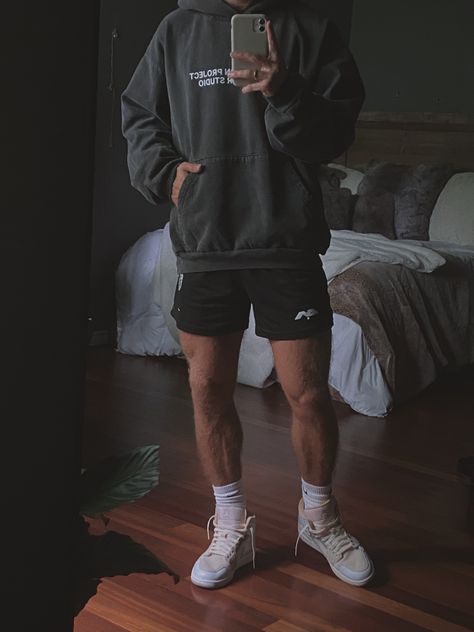 Mens Gym Shorts Outfit, Gym Street Style Outfits Men, Mens Shorts And Hoodie Outfit, Sport Man Style, Oversized Hoodie And Shorts Outfit Men, Hoodie With Shorts Outfits Men, Athleisure Outfits Man, Men Outfits Athletic, Men Gym Style