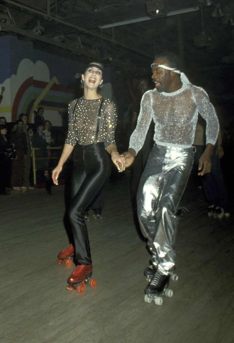 Disco Skating, 70s Roller Disco, Disco Roller Skating, Mode Disco, Look Disco, 70s Fashion Disco, 70’s Disco, Meat Dress, Disco Aesthetic