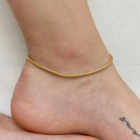 The SerpentineGleam Anklet is a testament to timeless elegance and modern charm, designed to adorn the ankles of women and girls who seek a touch of sophistication in their accessories. Crafted from high-quality stainless steel, this snake chain anklet boasts durability and a lustrous finish that catches the light with every step. Buy Now ! "🎁 Enjoy free shipping on purchases over $100! #PerfectAnklet #Jewelry"#Luxuryanklets #anklets #waistedbyfridaysgh #classic #luxuryanklets #boldandbea... Ankle Jewelry, Gold Fashion Necklace, Foot Jewelry, Jewelry Lookbook, Chain Anklet, Anklet Jewelry, Girls Jewelry, Snake Chain, Wholesale Jewelry