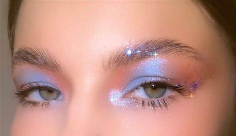 Sour Inspired Makeup, Olive Board, 2000 Makeup, Y2k Makeup Looks, Makeup 2024, Y2k Inspo, Y2k Makeup, Sour Tour, Collection Makeup