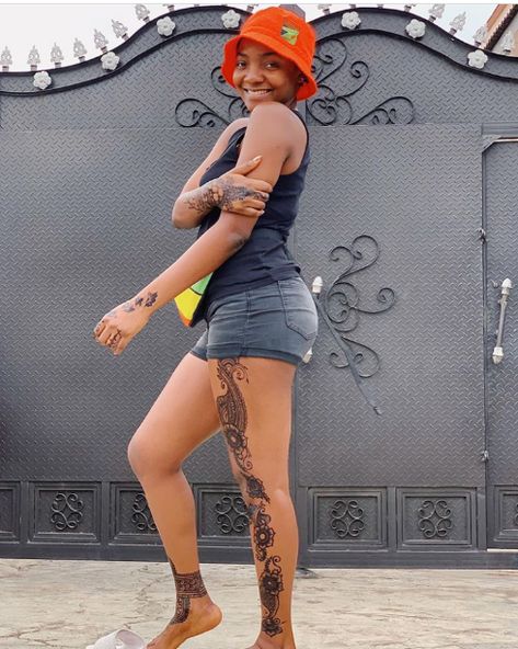 Adekunle Gold, African Drawings, Deep Tattoo, Henna Tattoos, Henna Art, Henna Tattoo, Beauty Trends, Tattoo On, Music Is Life