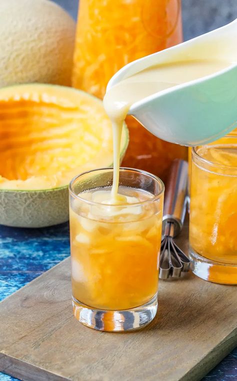 Melon sa Malamig (Filipino Cantaloupe Drink) Melon Drink Recipes, Cantaloupe Water, Cantaloupe Drink, Jamaican Ginger Beer Recipe, Pomegranate Sangria, Ginger Beer Recipe, Cambodian Food, Drink Recipe, Filipino Recipes