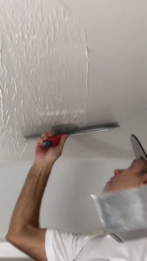 DO THIS To Skim Coat Over Your OLD Painted Or Textured Walls! #questions #skimcoat #tips #paintroller #smooth #ugly #walls #ceiling… | Instagram Ceiling Update, Repairing Plaster Walls, Skim Coating, Diy Beginner, Drywall Repair, Handy Man, Entryway Ideas, Plaster Walls, Paint Roller