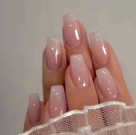 Glitter Gradient Nails, Nagellack Trends, Graduation Nails, Blush Nails, White Nail, Spring Nail Art, Gradient Nails, Nagel Inspo, Pink Nail