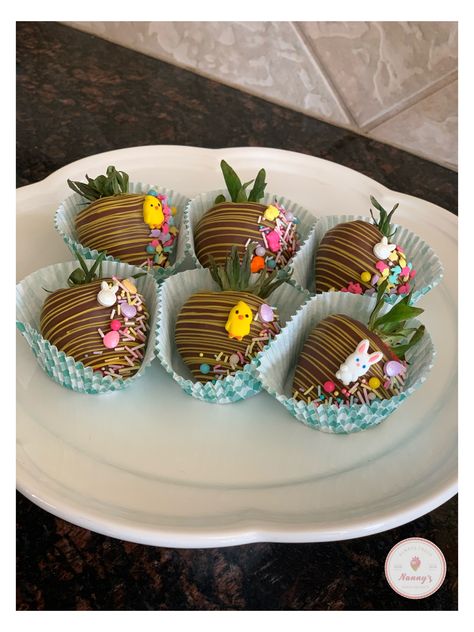 Easter Strawberry, Easter Sweet Treats, Chocolate Covered Desserts, Easter Cake Pops, Chocolate Covered Strawberry Recipe, Strawberry Treats, Chocolate Covered Strawberries Bouquet, Cute Chocolate, Easter Sweets