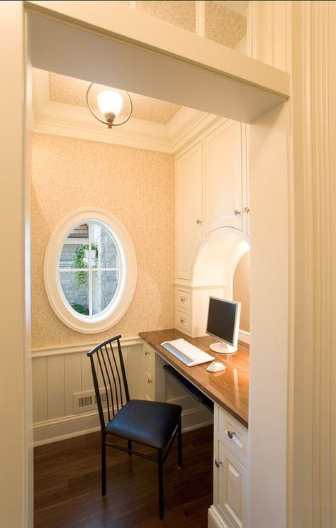 Desk In Nook, Small Office Nook, Computer Nook, Traditional Home Office, Small Office Design, Office Design Ideas, Small Home Offices, Office Nook, Tiny Spaces