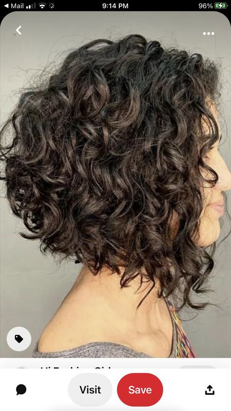 Inverted Curly Bob Hairstyles, Short Curly Bob Hairstyles Messy Curls, Medium Curly Haircuts For Round Faces, Angled Curly Bob, Inverted Bob Curly Hair, Pelo Bob Ondulado, Curly Inverted Bob, Bob Riccio, Curly Angled Bobs