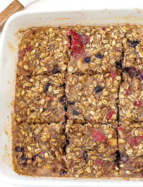 Berry Baked Oatmeal - Chef Savvy Berry Baked Oatmeal, Healthy Oats, Chef Savvy, Baked Oatmeal Recipes, Raspberry Syrup, Christmas Menu, Banana Blueberry, Baked Oatmeal, Feeding A Crowd