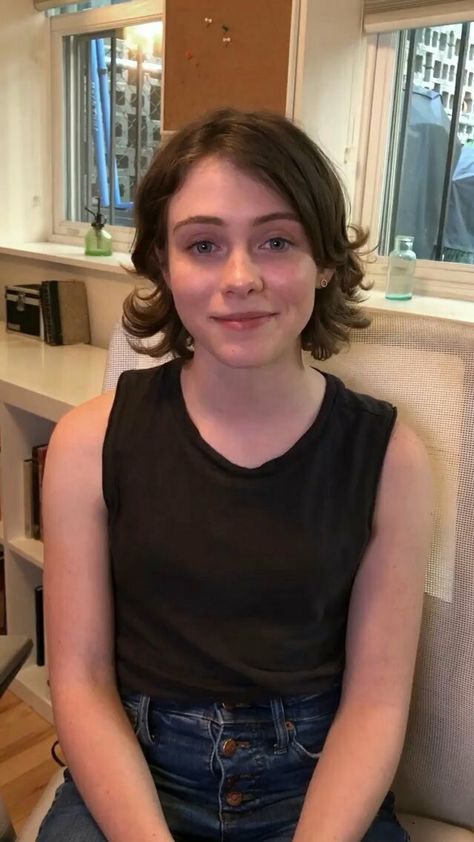 Sophie Lillis, Sofia Lillis, Queen Sophia, Sophia Lillis, Aesthetic Grunge Outfit, Aesthetic Women, I Love Girls, Short Hair Cuts, Home Ideas