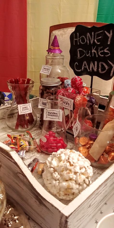 Harry Potter Candy Table, Harry Potter Candy Cart, Harry Potter Trolley Cart Candy Diy, Harry Potter Sweets Trolley, Harry Potter Candy Trolley, Harry Potter Trolley Cart Candy, Birthday Party Candy Table, Harry Potter Trolly Candy, Harry Potter Honey Dukes Candy Bar