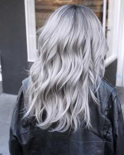 Icy Silver Hair Transformation is 2017’s Coolest Trend Long Grey Hair, Silvery Blonde, Bob Ombre, Silver Hair Dye, Silver Blonde Hair, Silver Hair Color, Silver Grey Hair, Silver Blonde, Hair Wax