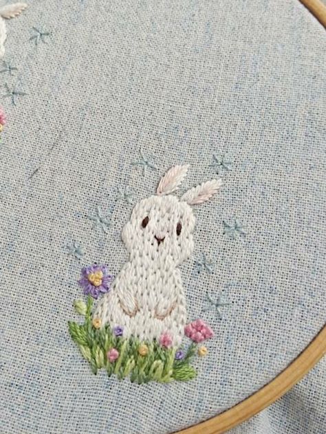 Embroidery Rabbit, Simple Hand Embroidery Patterns, Bunny Embroidery, Pola Sulam, Baby Embroidery, Hand Embroidery Projects, Cute Embroidery, Animal Embroidery, 자수 디자인