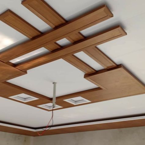 PVC ceiling design for Home Simple False Ceiling Design, Wooden Ceiling Design, Luxury Ceiling Design, Wooden Beams Ceiling, Down Ceiling Design, Ceiling Design Ideas, Pvc Ceiling Design, New Ceiling Design, Interior Ceiling Design