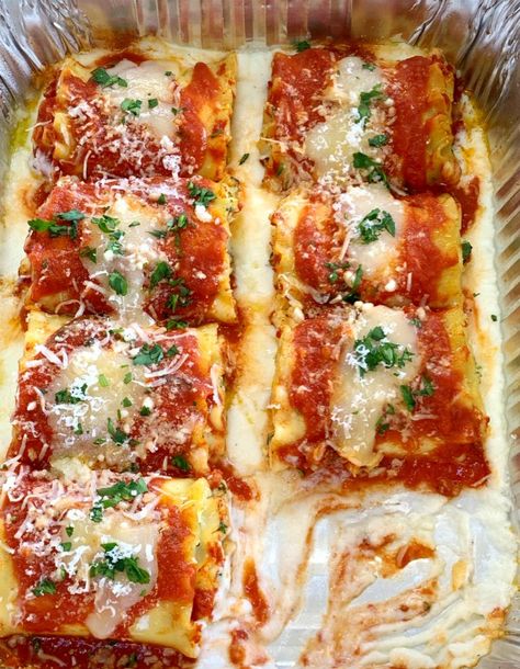 actual White And Red Lasagna, Italian Main Dishes For A Crowd, Party Food Main Dish, Italian Party Food, Lasagna Party, White Lasagna Recipe, Party Rolls, Italian Main Dishes, Parmesan Spaghetti