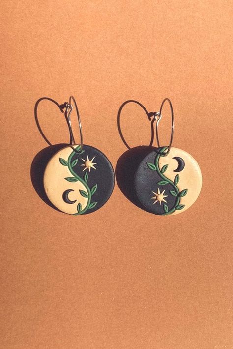 Sun And Moon Earrings, Yin Yang Art, Diy Earrings Easy, Polymer Clay Flower Jewelry, Diy Earrings Polymer Clay, Diy Jewelry Earrings, Art Magic, Handmade Clay Jewelry, Polymer Earrings